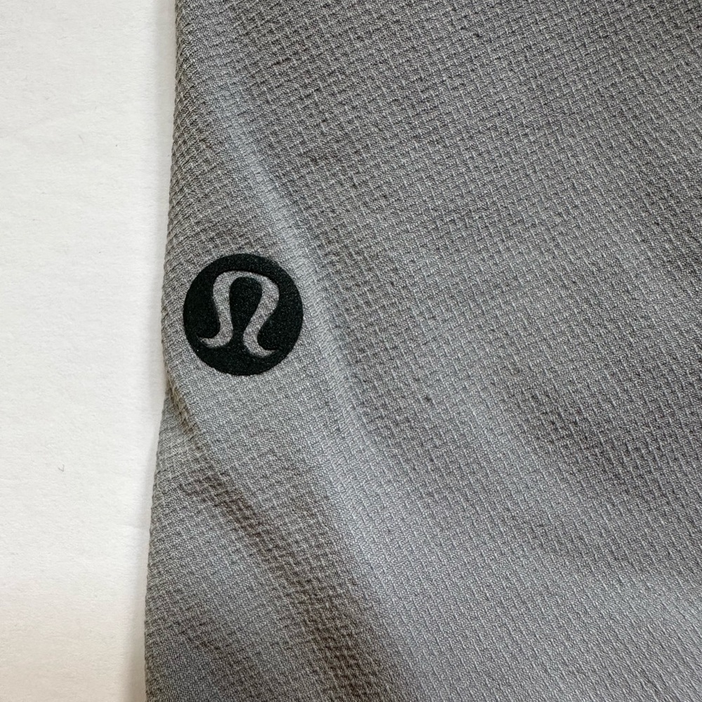 Lululemon Athletica License To Train‎ Men's Athletic Shorts Light Gray Sz Small - Picture 3 of 8